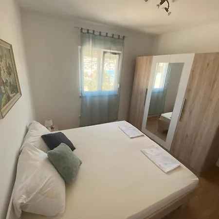 Luna Sevid-apartman 2 *