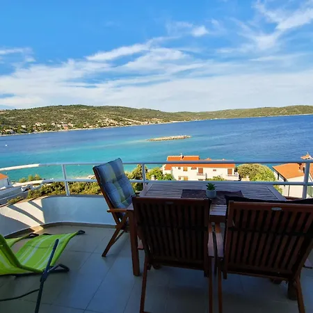 Apartment Luna Sevid-apartman 2 *