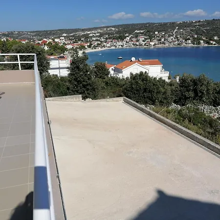Apartment Luna Sevid-apartman 2 *